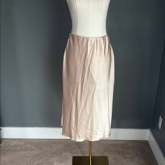 Nicole Miller Dresses & Skirts - Nicole Miller Elegant Gold Midi Skirt